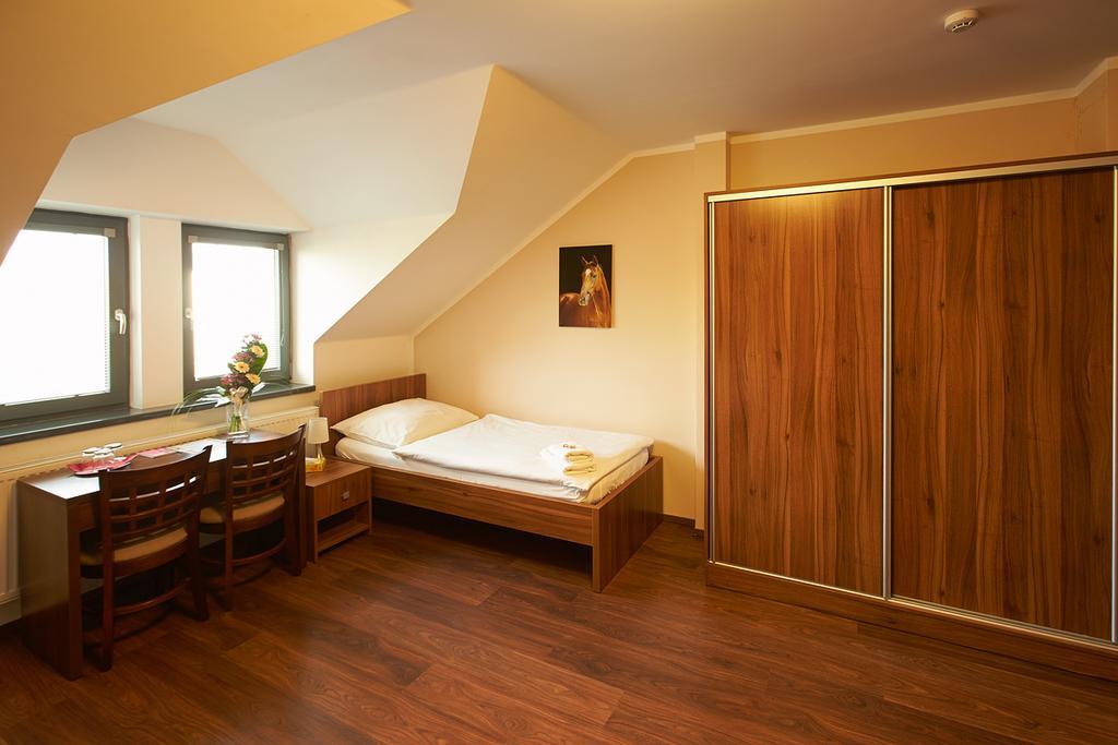 Hotel Horse Riding - Jezdecky Areal Trsice Room photo