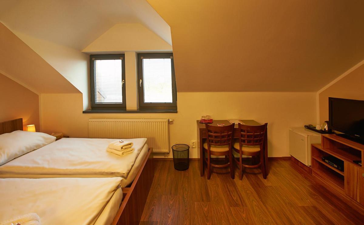 Hotel Horse Riding - Jezdecky Areal Trsice Room photo