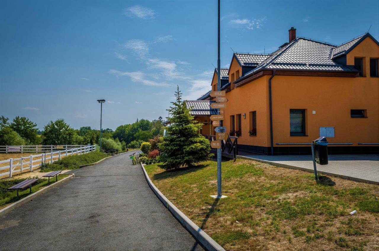 Hotel Horse Riding - Jezdecky Areal Trsice Exterior photo