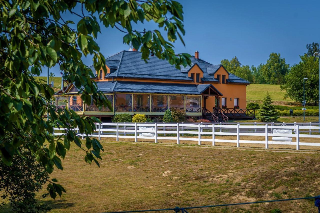 Hotel Horse Riding - Jezdecky Areal Trsice Exterior photo